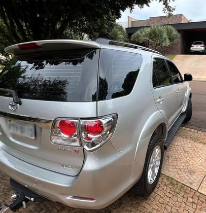 TOYOTA HILUX SW4 3.0 SRV 4X4 7 LUGARES 16V TURBO INTERCOOLER DIESEL 4P AUTOMÁTICO